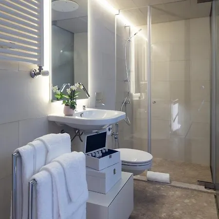 The Bitcoin Chapel Iconic Luxury * Порту