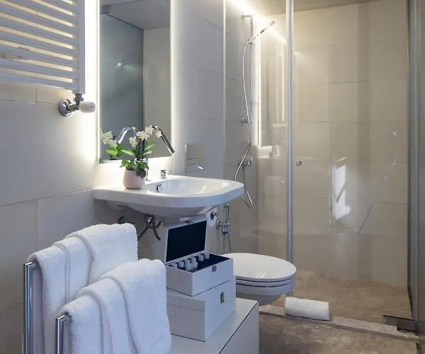 The Bitcoin Chapel Iconic Luxury * بورتو